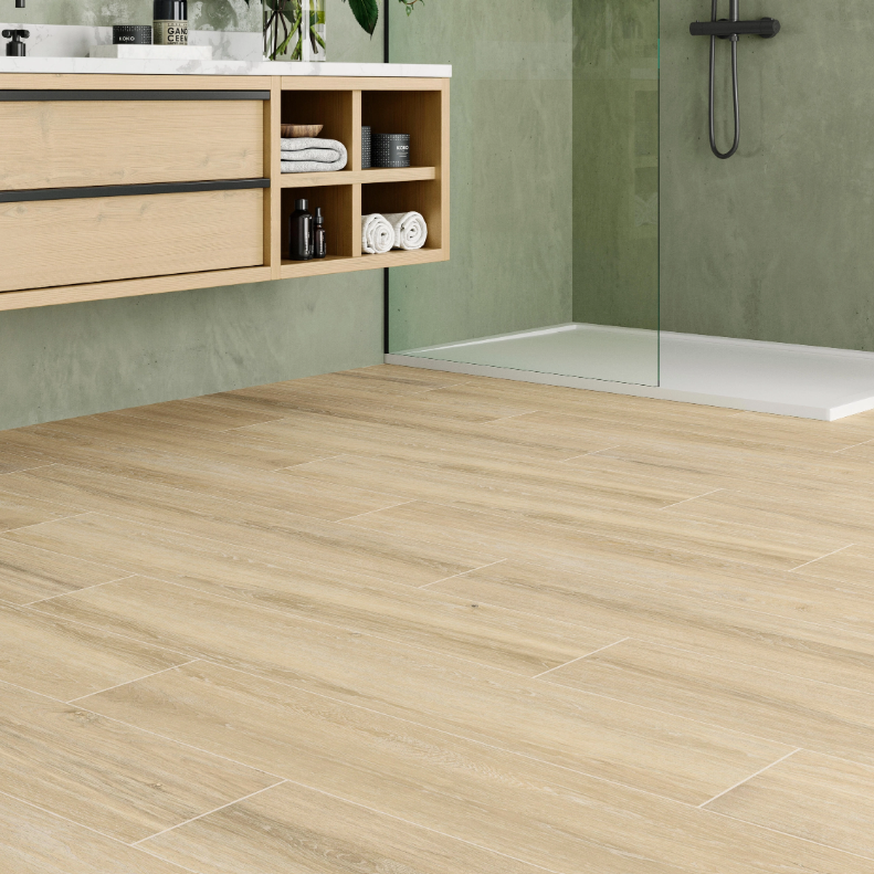 Limeville Natural 23x120 en un baño